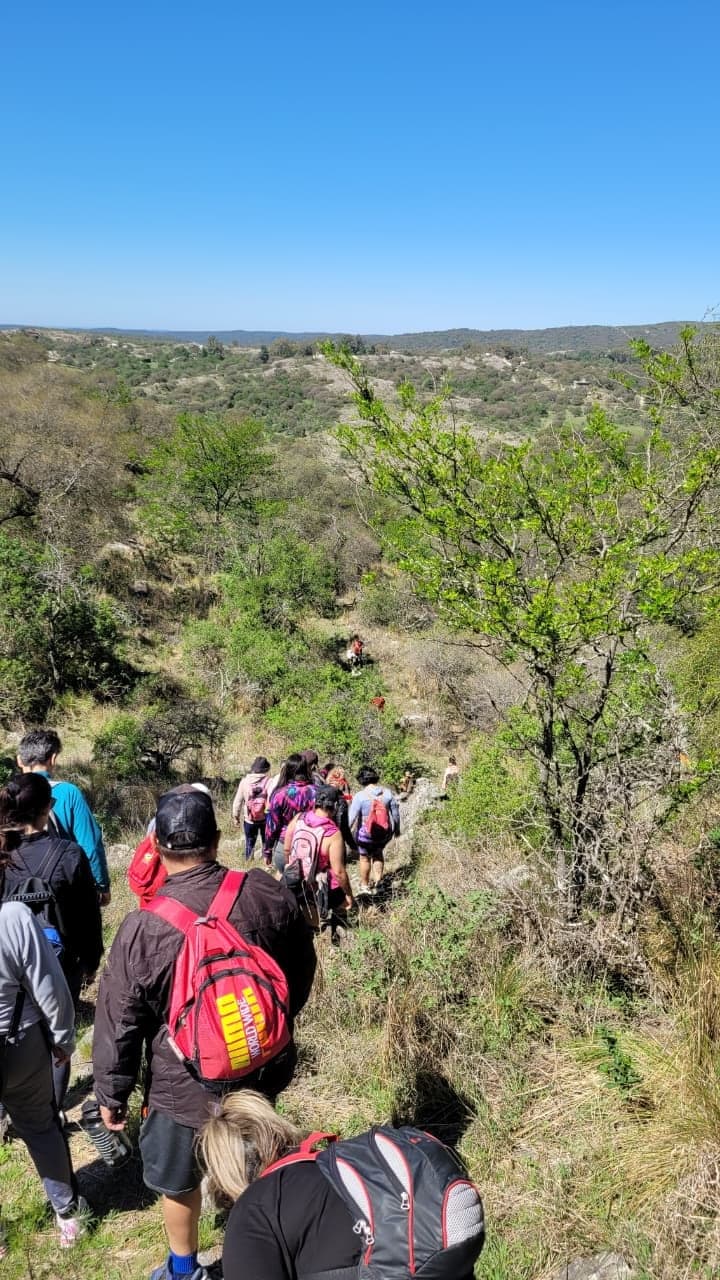 Senderismo hacia la cascada.